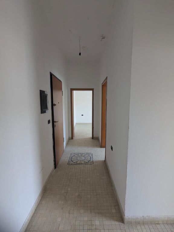 OCCASION FOR SALE 2+1 APARTMENT NEAR VLORA CIVIL REGISTRATION