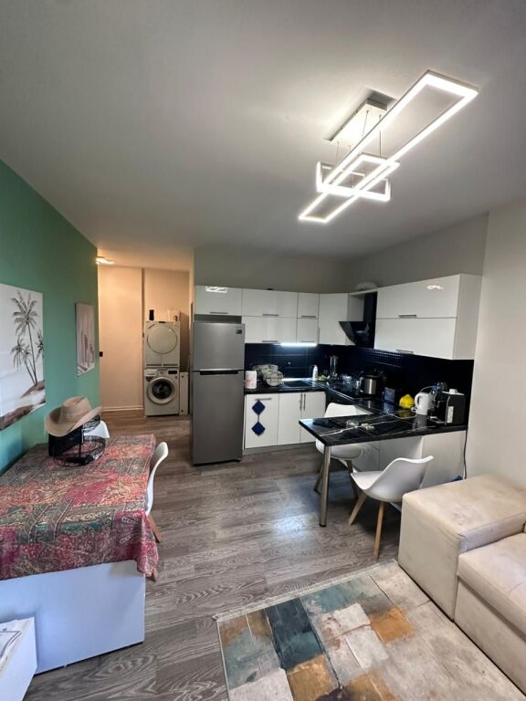 SHITET APARTAMENT 1+1 NE ZONEN E HEKURUDHA PLAZH, DURRES