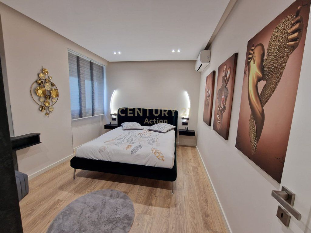 ISH EKSPOZITA, APARTAMENT LUKSOZ 2+1 ME QIRA!!