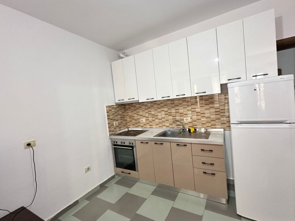 1+1/Qera📍Rruga e elbasanit 📌50 000 lek