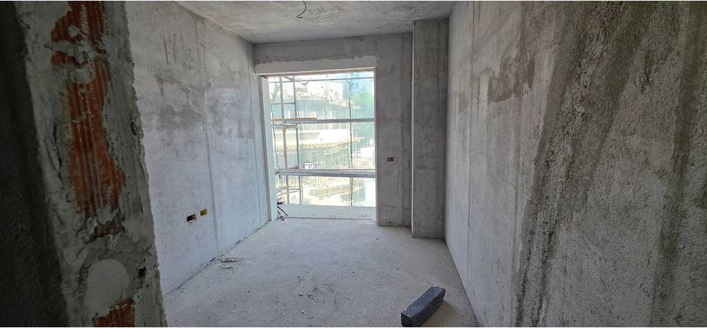 Ali Demi, Shkolla 9-vjeçare "1 Maji" - Shitet Apartament 2+1!
