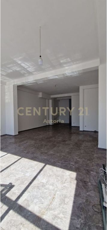 Commercial space for rent in the Misto Mames area.