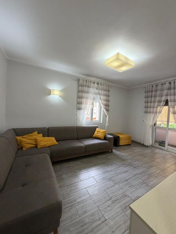 JEPET ME QERA APARTAMENT 1+1, BULEVARDI DYRRAH, DURRES.
