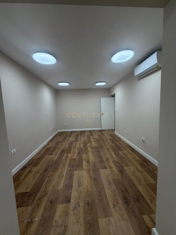 Office for rent – Kosovarëve Street