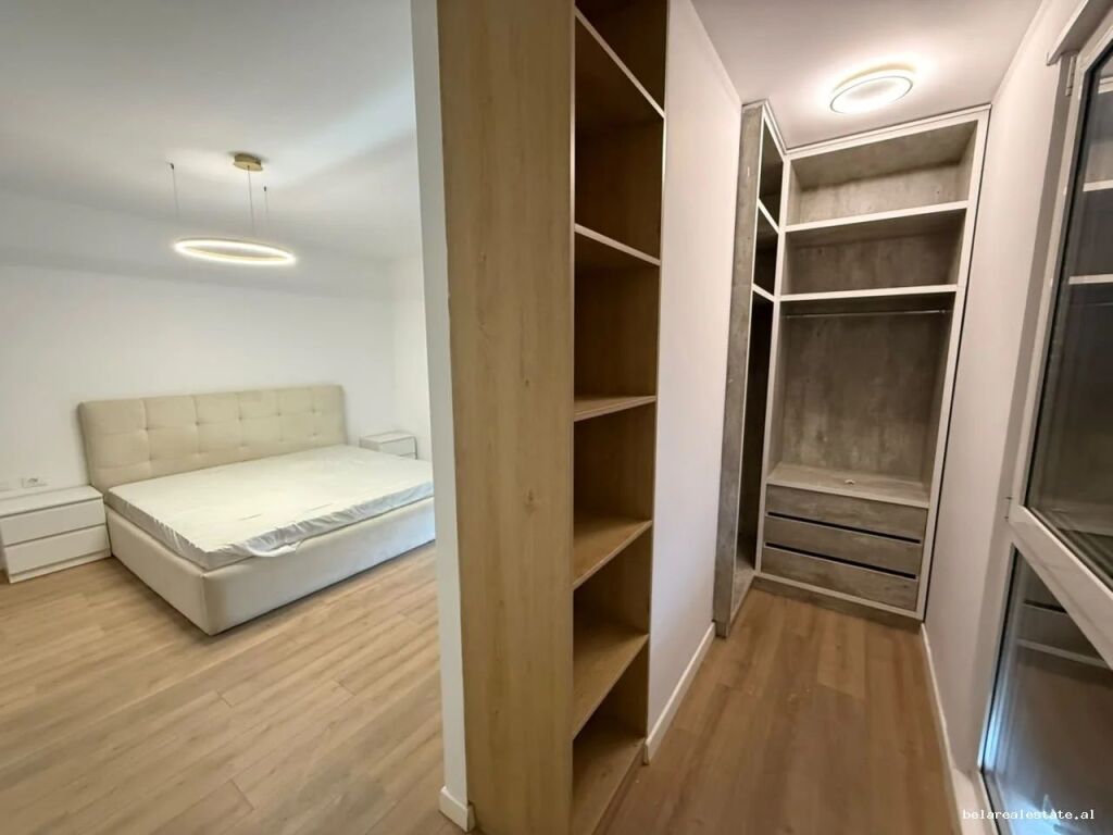 Apartament Me Qera 3+1 Tek Komuna e Parisit ( ID B230219) Tirane