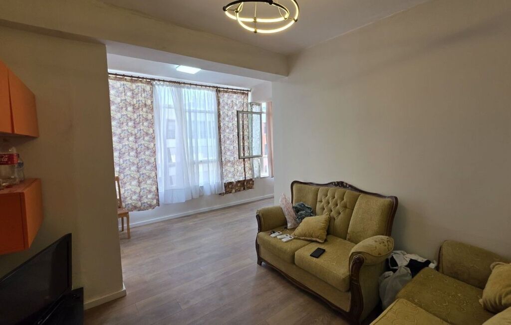 📌 VENDESI APPARTAMENTO 2+1 A ASTIR – VICINO AL BAR ARTISTI