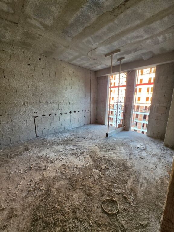 Shitet Ap: ✨️ 2+1+2🚾 1 Ballkon & GARAZHD 🅿️ 📍Riverside Residence - Përball Deliorgjit ( 111m²) 🔥 Kati 5, Çmimi: 188K€ Përfshirë Parkimin 💥