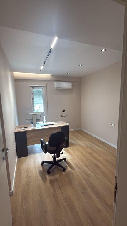UFFICIO IN AFFITTO 85M2 EX PIAZZA AQUILA 70.000 LEKE FH-80489