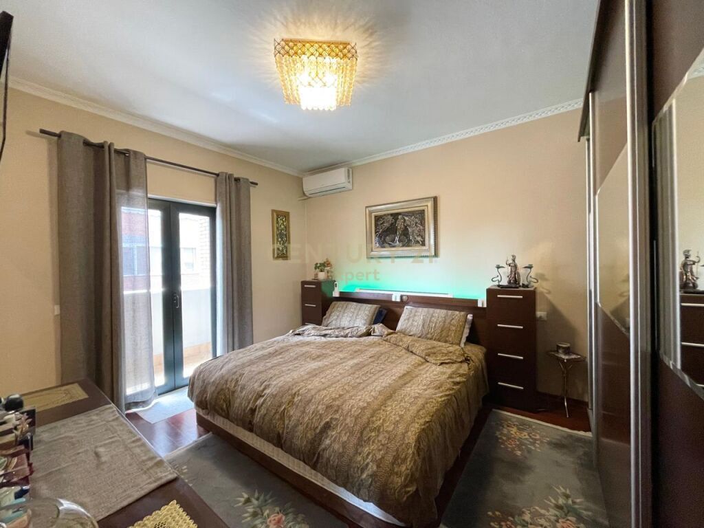 LUXURY APARTMENT 3+1+2 PARKING SPACES FOR RENT AT THE GALLERY !!