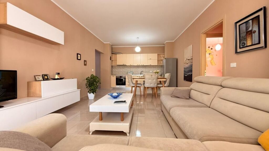 Apartment 2+1 for rent at Ferit Xhajko St.