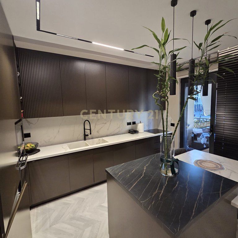 Shitet apartament luksoz 2+1+ 2 poste parkimi te perfshire te Liqeni i Thatë