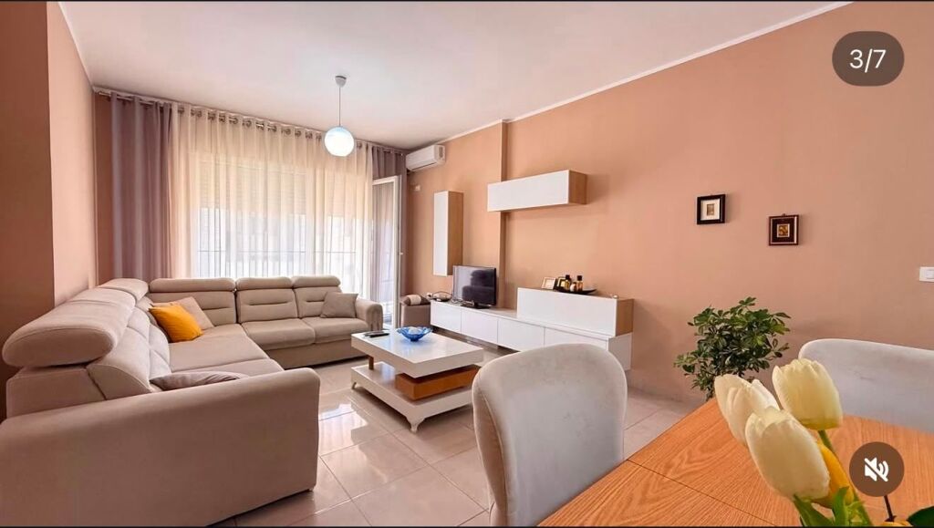 🏢After the Former Durres Restaurant, a 2+1+2 apartment, furnished, is for rent 60,000Leke