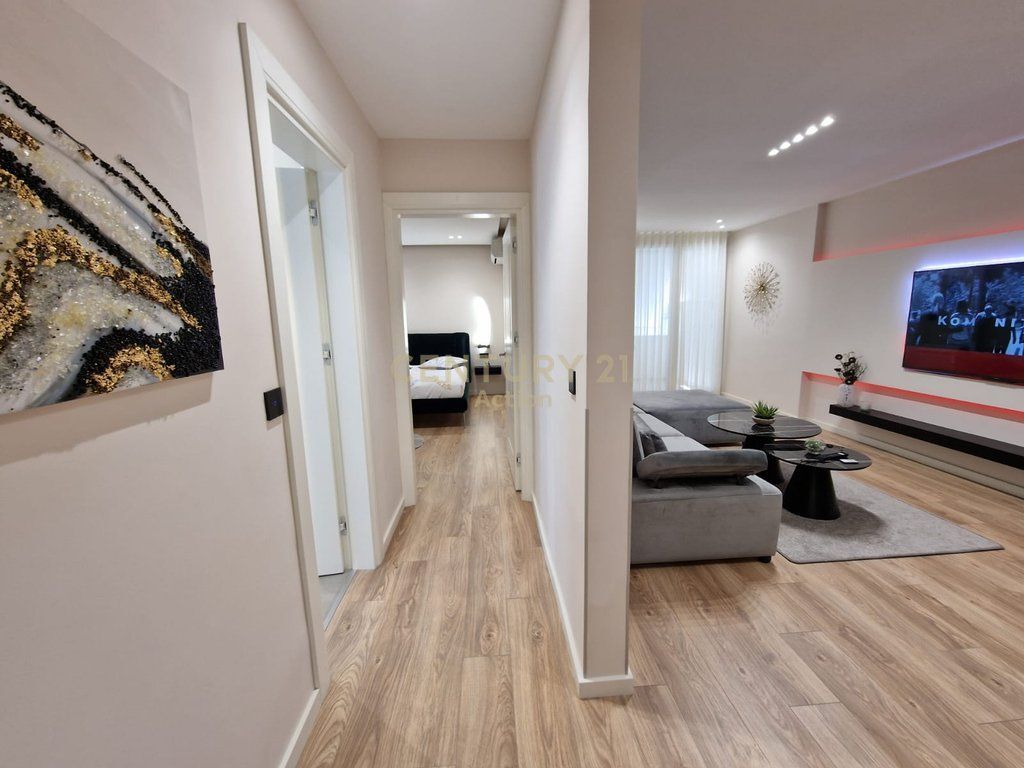 ISH EKSPOZITA, APARTAMENT LUKSOZ 2+1 ME QIRA!!