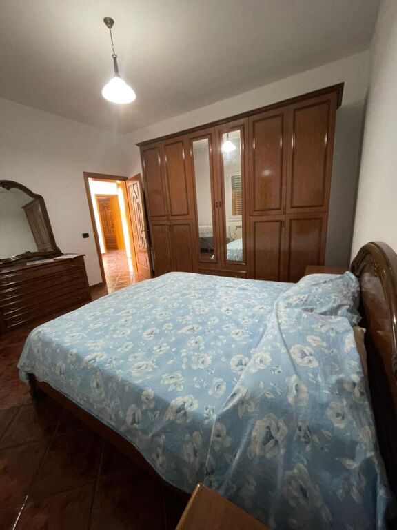 Vilë 3 kateshe 2+1+2 Me Qira në Plazh Hekurudha, Durrës