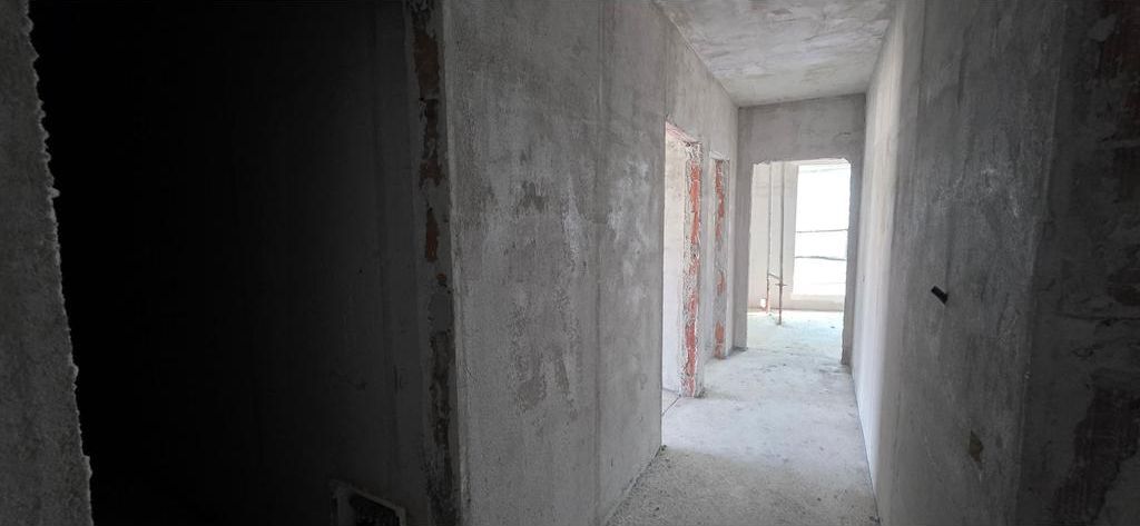 Ali Demi, Shkolla 9-vjeçare "1 Maji" - Shitet Apartament 2+1!