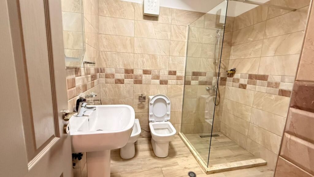 Apartament 1+1 me qira prane Fakultetit te Mjeksise