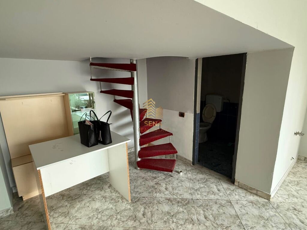 Shitet, Njesi Biznesi 29m2, Rruga 5 Maji, 6,700,000 Lek (ID:SRE-M001)