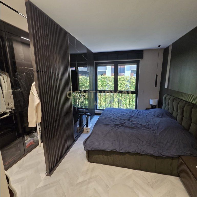 Shitet apartament luksoz 2+1+ 2 poste parkimi te perfshire te Liqeni i Thatë