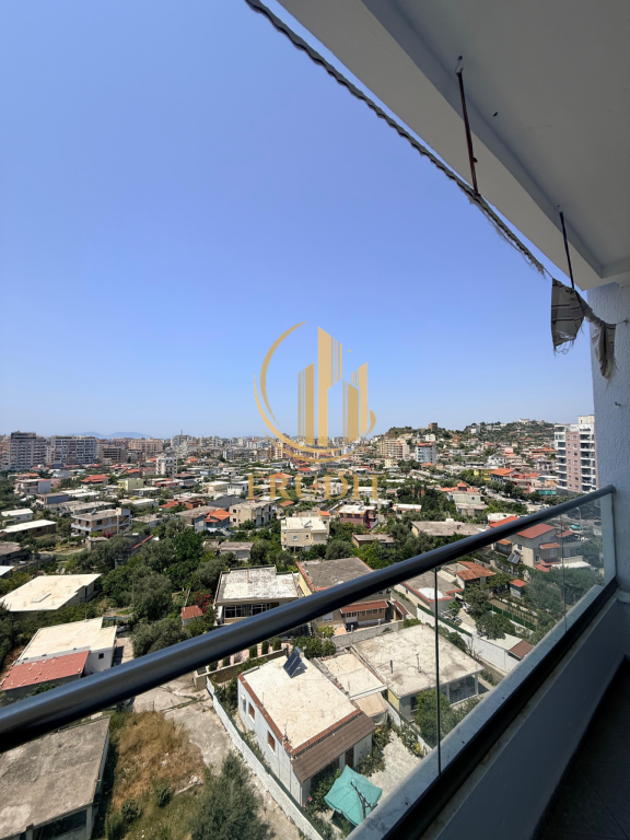 Apartament 1+1 në Shitje , Vlorë, zona e Centralit, pranë kthesës për Kaninë