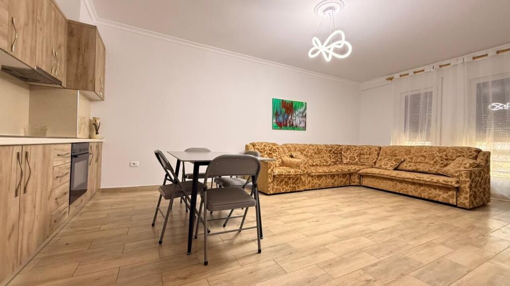 Apartament 1+1 me qira prane Fakultetit te Mjeksise