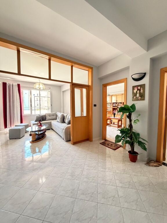 🏡 Apartament 2+2+2 me Qira – prane Kryqi i kuq Durres