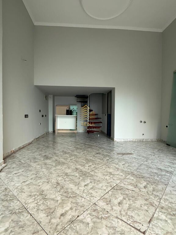 Shitet, Njesi Biznesi 29m2, Rruga 5 Maji, 6,700,000 Lek (ID:SRE-M001)