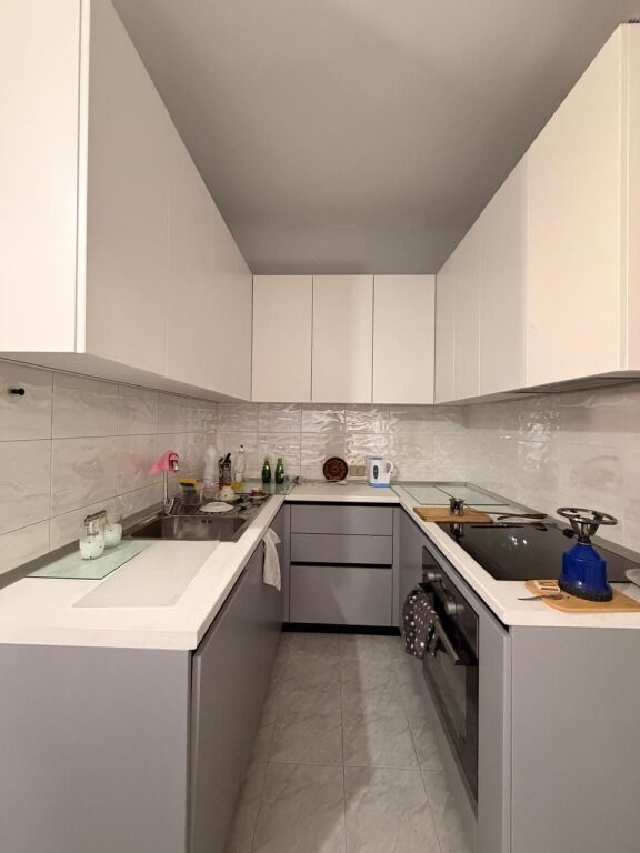 🏡 Apartament 2+2+2 me Qira – prane Kryqi i kuq Durres
