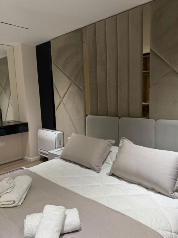 🌟APARTAMENT LUKSOZ 2+1+2 ME QIRA – LIQENI I THATË, PRANË RADISSON 🌟