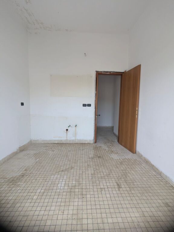OCCASION FOR SALE 2+1 APARTMENT NEAR VLORA CIVIL REGISTRATION