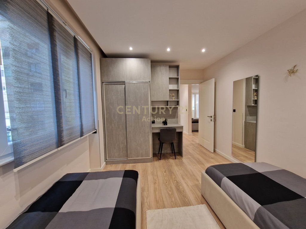 ISH EKSPOZITA, APARTAMENT LUKSOZ 2+1 ME QIRA!!