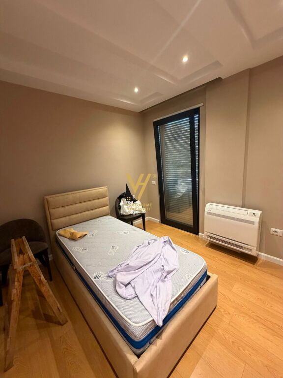 JEPET VILE DY KATESHE ME QERA TE KODRA E PRIFTIT 4.000 EURO