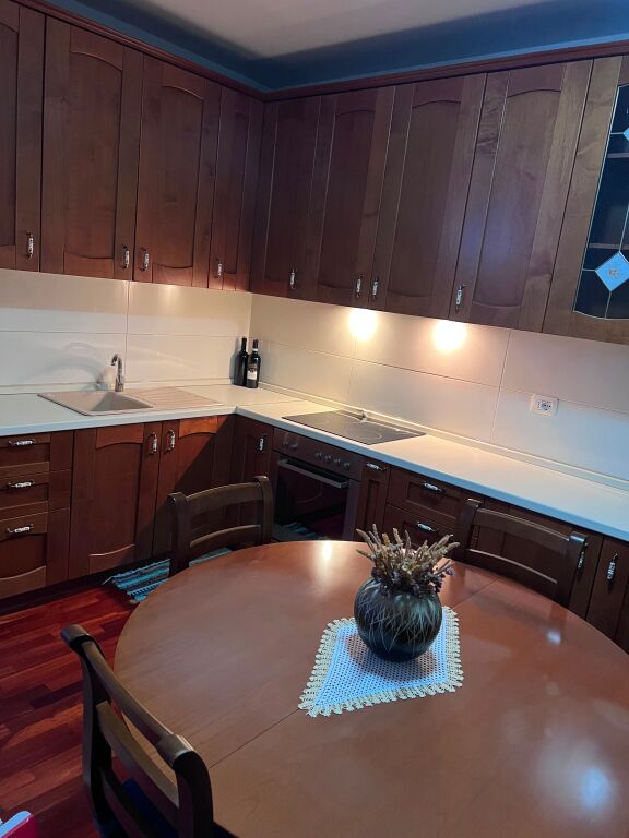 Jepet Me Qera Apartament 1+1+1 Ballkon