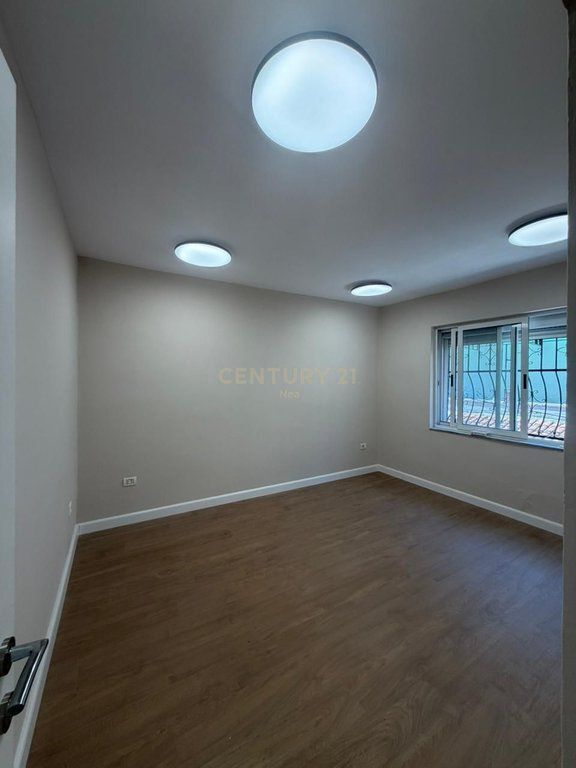 Office for rent – Kosovarëve Street