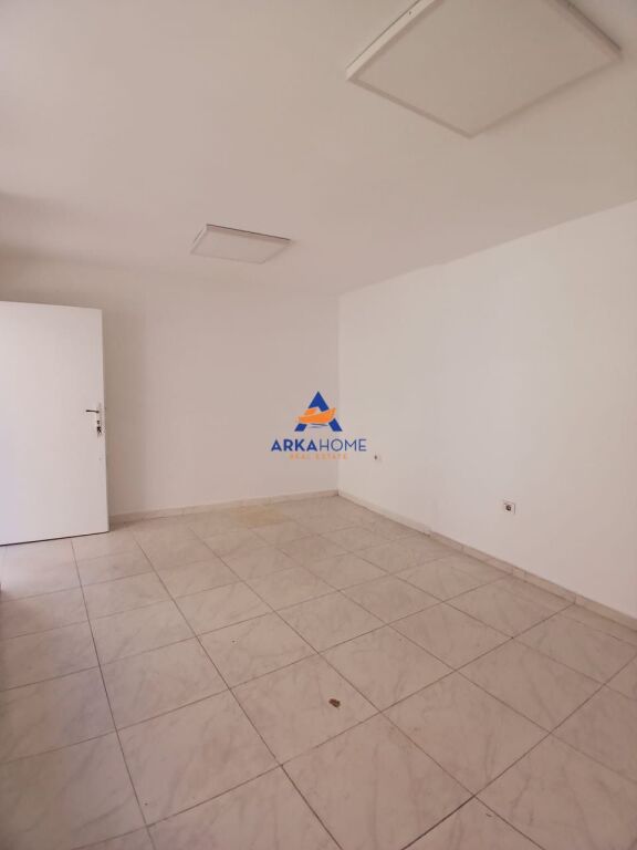 BUSINESS PREMISES FOR RENT 25M2 "FORTUZI STREET" 50,000 LEKE