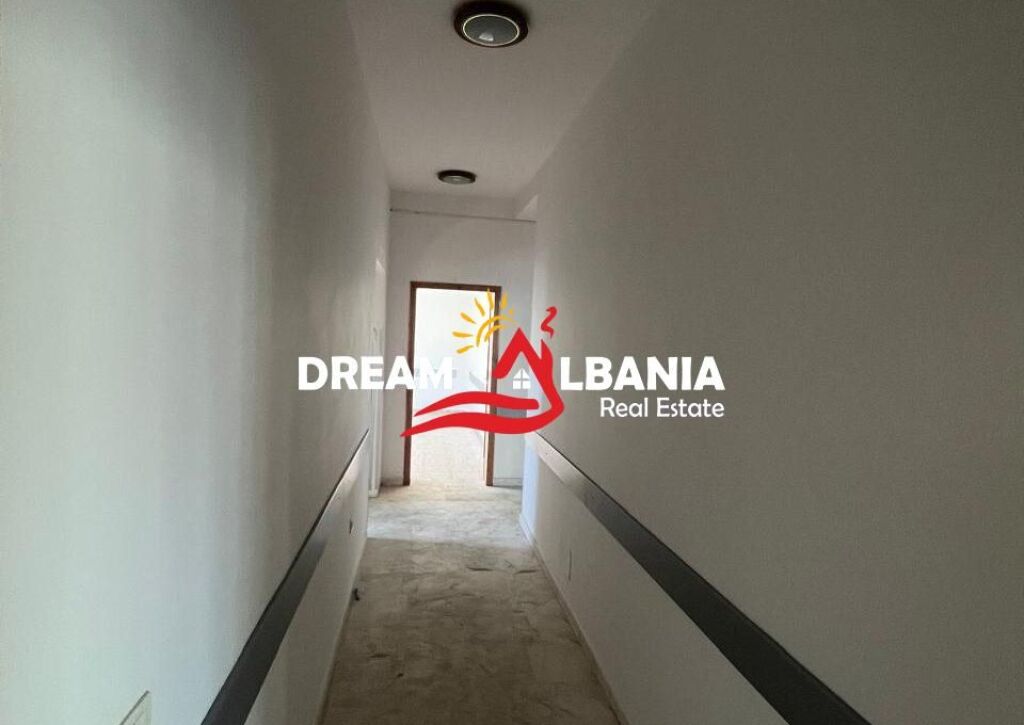 Two business premises for rent are given near the ASL complex (ID 42711176 )