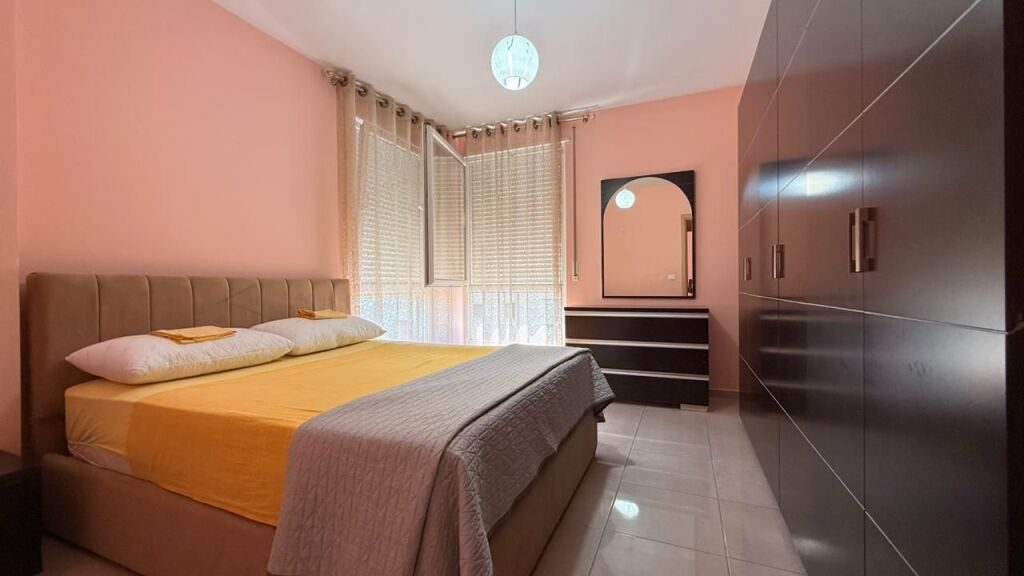 Apartment 2+1 for rent at Ferit Xhajko St.