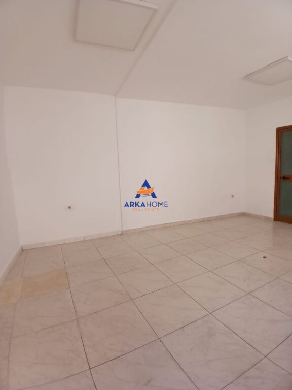 BUSINESS PREMISES FOR RENT 25M2 "FORTUZI STREET" 50,000 LEKE