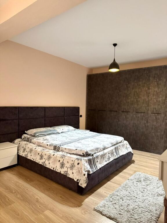 🏢Ne zonen e Rr.Dibres,prane Fakuletit te Mjeksise jepet me qera apartament 1+1,i mobiluar.50,000Leke