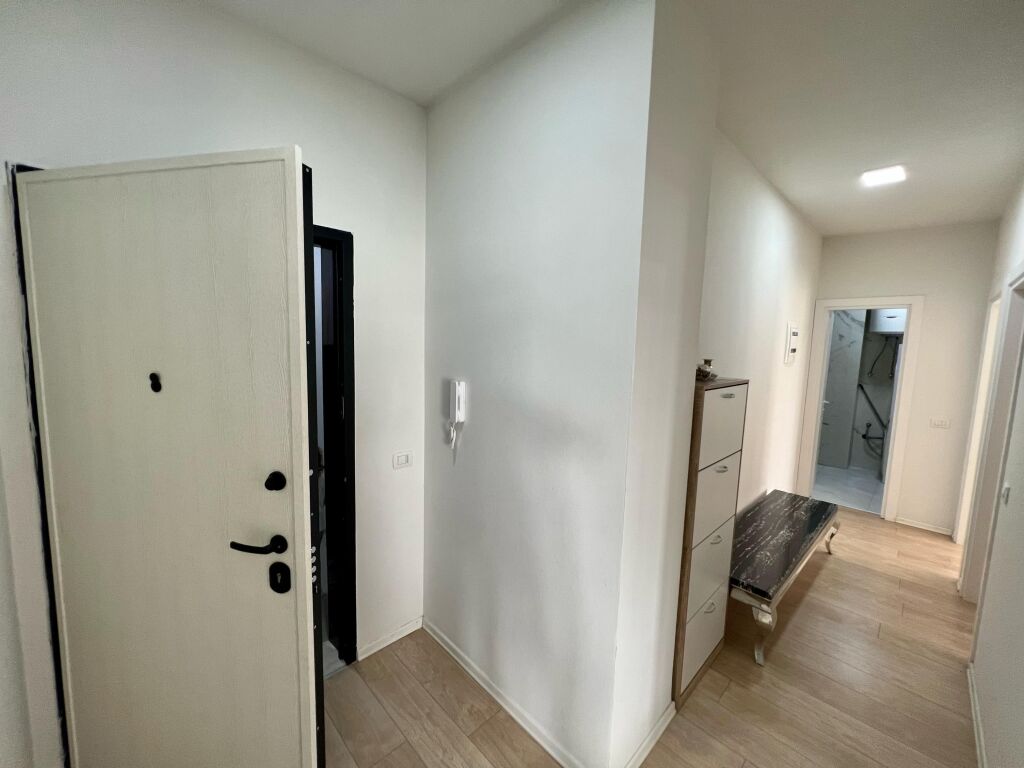 🏡 Appartamento 2+1+2 + Parcheggio in affitto 📍 Via Kosovarëve, vicino al Lago Artificiale, Tirana💶 Affitto: 1.600€/mese