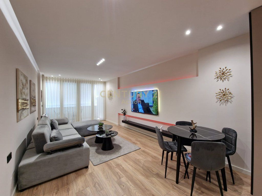 ISH EKSPOZITA, APARTAMENT LUKSOZ 2+1 ME QIRA!!