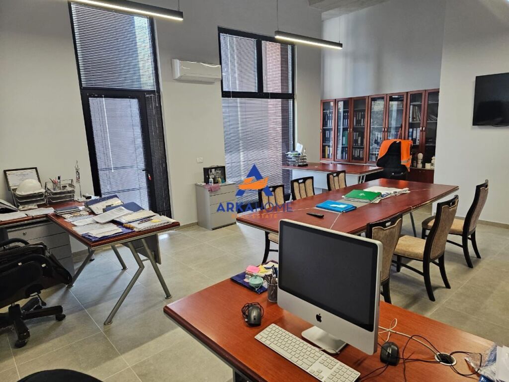 SHITET NJESI BIZNESI 52M2 "TE RRUGA JORDAN MISJA" 156.000 EURO