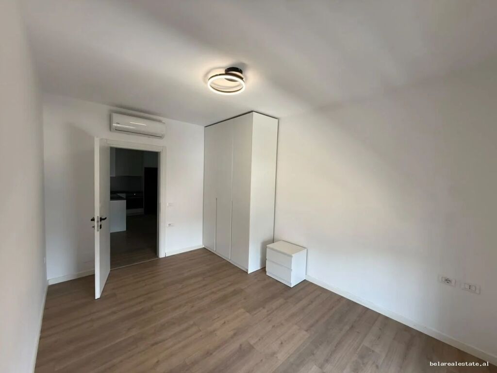 Apartament Me Qera 3+1 Tek Komuna e Parisit ( ID B230219) Tirane