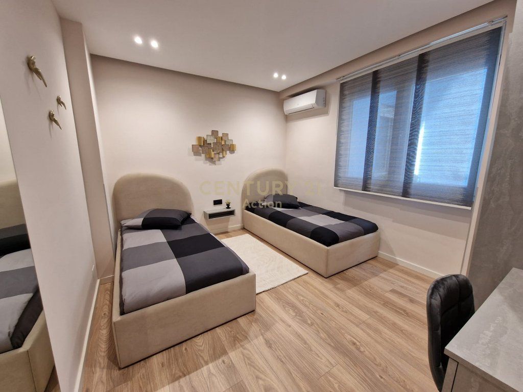 ISH EKSPOZITA, APARTAMENT LUKSOZ 2+1 ME QIRA!!