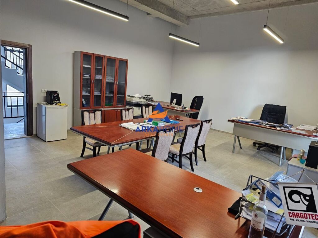 SHITET NJESI BIZNESI 52M2 "TE RRUGA JORDAN MISJA" 156.000 EURO