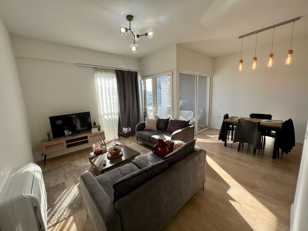 🏡 Appartamento 2+1+2 + Parcheggio in affitto 📍 Via Kosovarëve, vicino al Lago Artificiale, Tirana💶 Affitto: 1.600€/mese