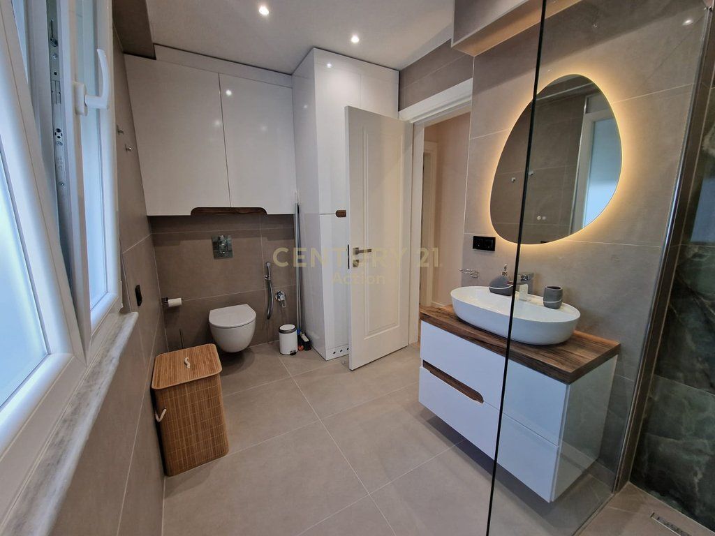 ISH EKSPOZITA, APARTAMENT LUKSOZ 2+1 ME QIRA!!