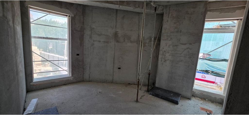 Ali Demi, Shkolla 9-vjeçare "1 Maji" - Shitet Apartament 2+1!