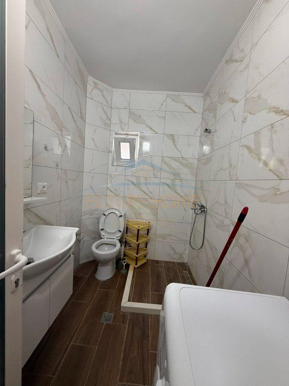 Shitet, Apartament 1+1 + Aneks, Laprakë