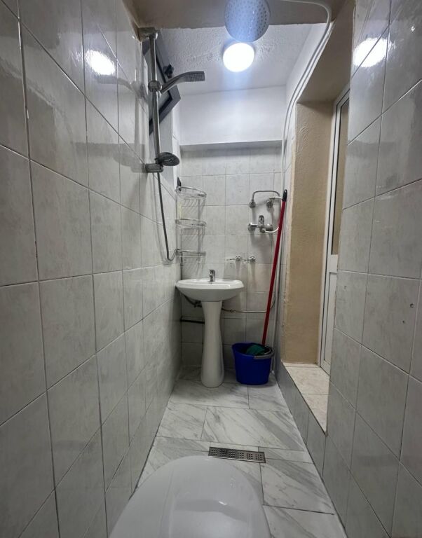 Rent | Ambjent Biznesi | Rruga Riza Cerova | 450 €/month