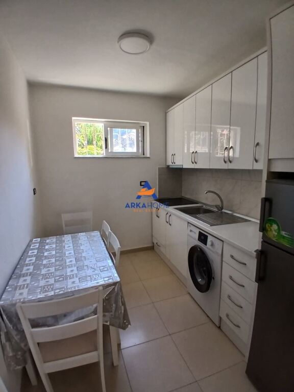 JEPET ME QIRA APARTAMENT 1+1+VERANDE "RRUGA FORTUZI" 60.000 LEKE